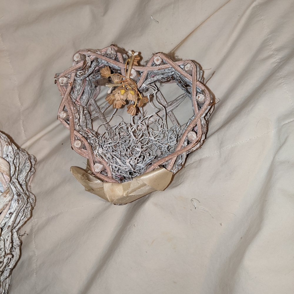 Heart-Shaped Wicker Baskets with Ribbon - Picture 4 of 9